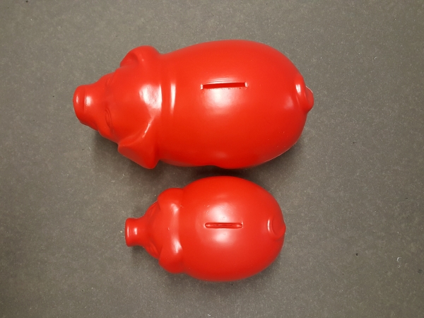 Sparschwein klein, rot  Größe 17x10cm